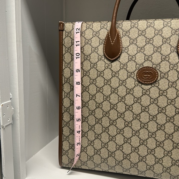 Gucci Medium Tote with Interlocking G - Picture 9 of 14